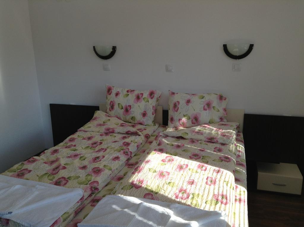 Guest House Luchi Varshets  Habitación foto